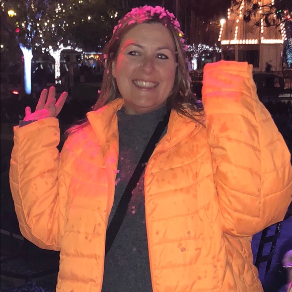 Meet your Posher, Lisa - Picture 1 of 1